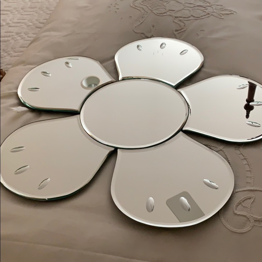 Flower shaped mirror